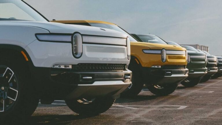 ¿Primera entrega documentada de Rivian R1T por parte de un no empleado?  AMOR