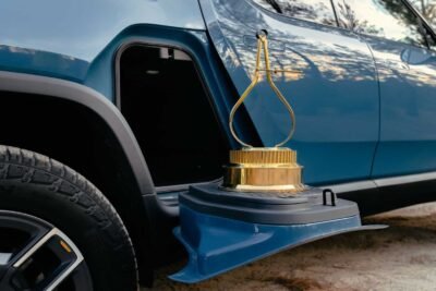 1639790201 rivian r1t motor trend truck of the year