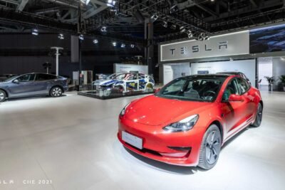 1640960320 tesla model 3 mic in china