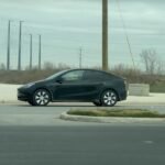 Vea el Tesla Model Y visto conduciendo fuera de la fábrica de Giga Austin