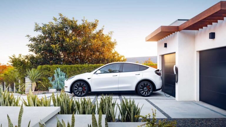 Tesla prioriza reservas que incluyen $12,000 para autos autónomos