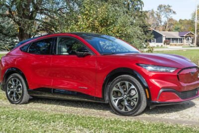 2021 ford mustang mach e side view