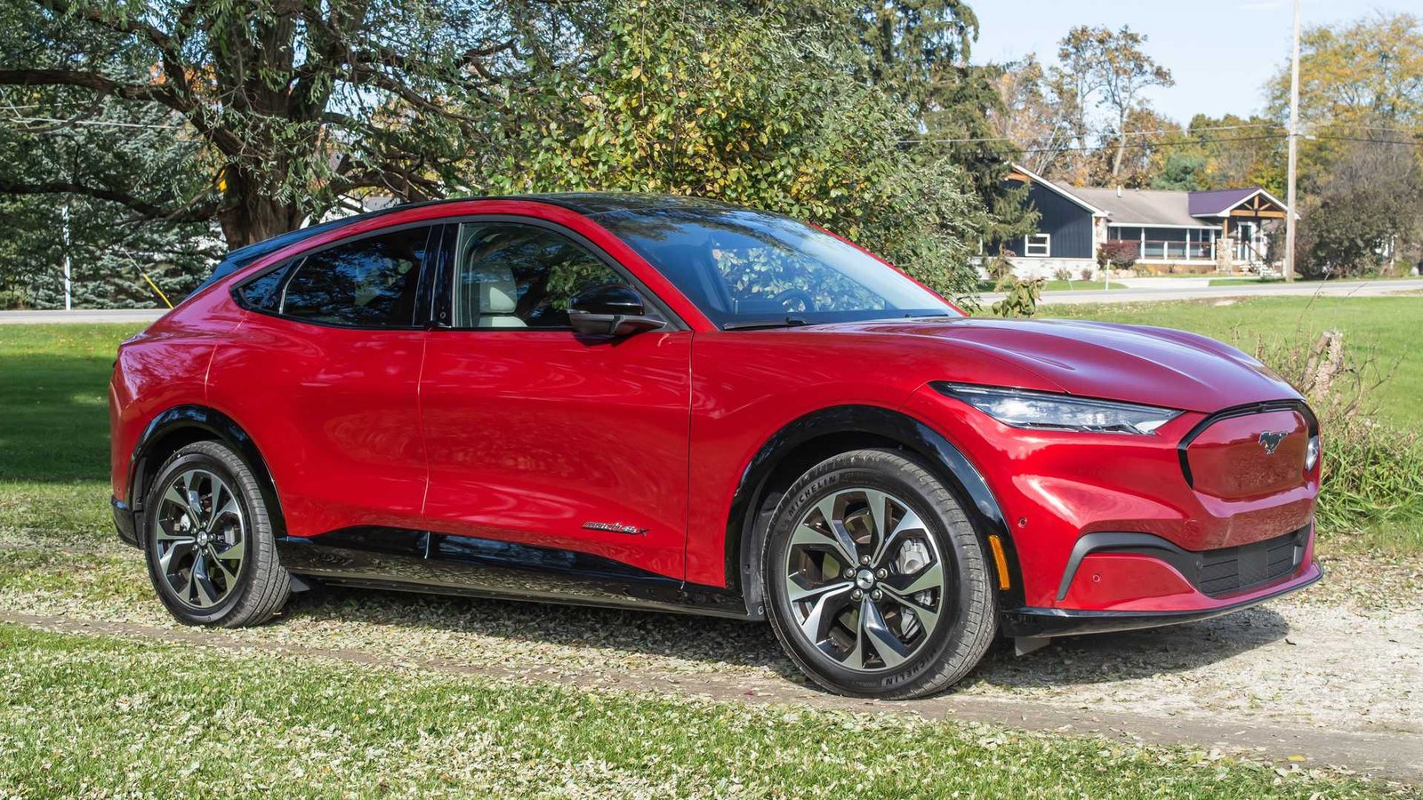 2021 ford mustang mach e side view