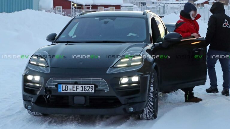 El prototipo del Porsche Macan EV se estrella, los espías sacan su interior