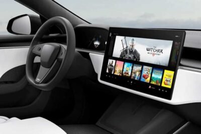 2022 tesla model s round steering wheel