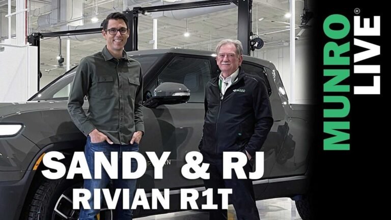 Mira a Sandy Munro ver R1T con el CEO de Rivian, RJ Scaringe