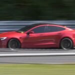 Mira el Tesla Model S Plaid con Track Mode recorrer la pista de carreras de Nürburgring