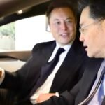 Elon Musk lleva al embajador chino a EE. UU. a dar un paseo en el Model S Plaid