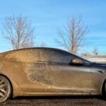 Tesla Model S Plaid hace una gran impresión de coche de rally en modo pista