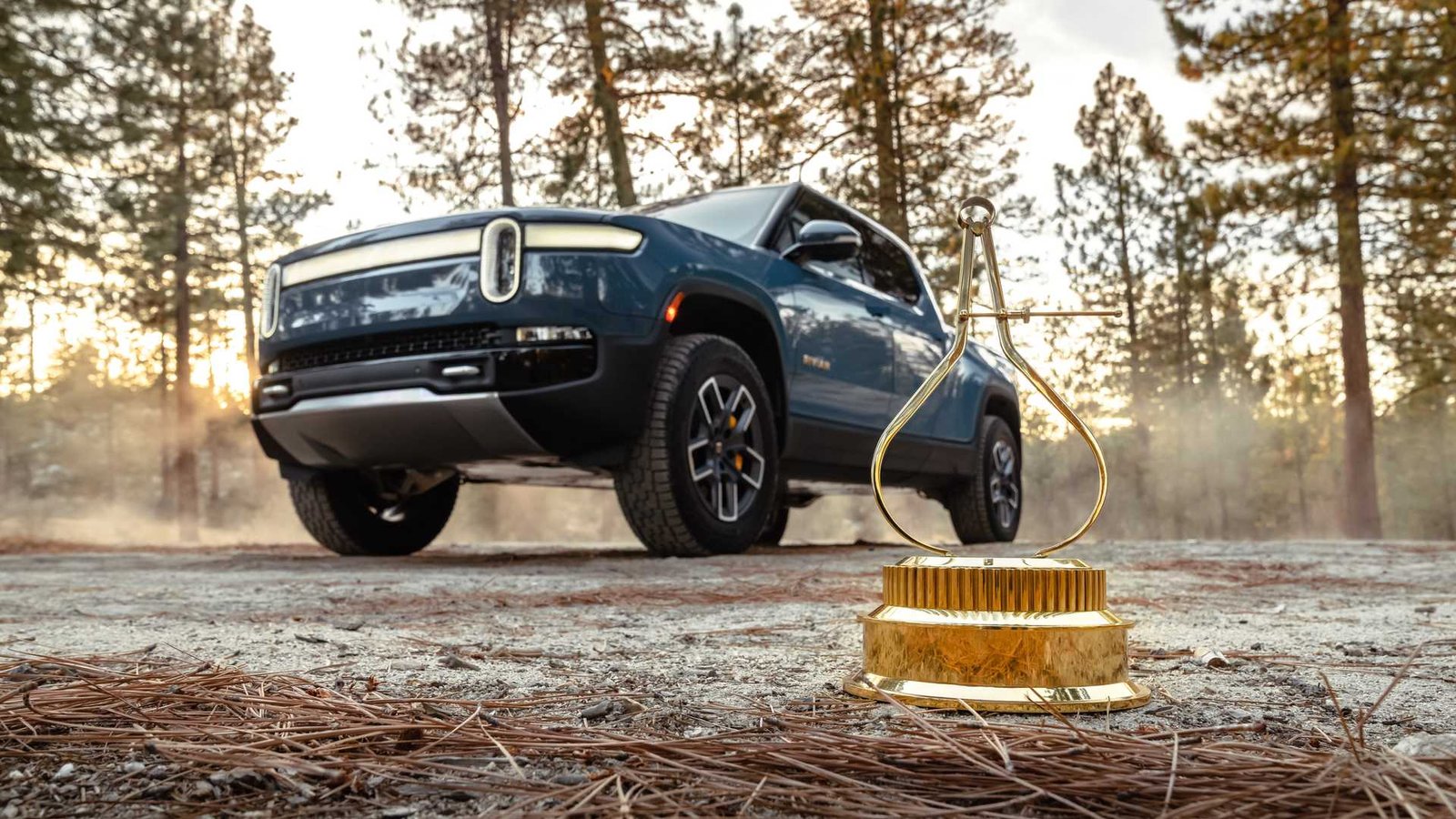 rivian r1t motor trend truck of the year