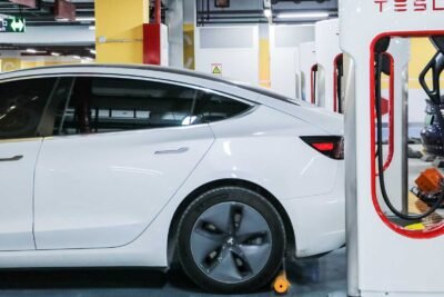 Propietario de Tesla China enfrenta impactante factura de $ 600,000 4 tesla supercharging station in china 1