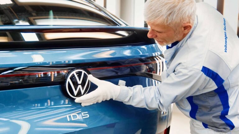 VW detiene la producción de vehículos eléctricos esta semana en medio de problemas de suministro en Ucrania